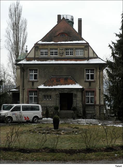 Die kommissare klara blum und kai perlmann lernen neue mordmethoden kennen und müssen sich durch ein geflecht aus missgunst, eifersucht, geschäftlichen interessen und künstlerischem anspruch schlagen. Tatort "Das schwarze Haus" | Die "Villa Wolf" in ...