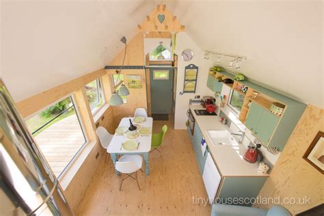 Zudem verrät er, warum sein tiny house zwar das erste im bayrischen wald ist, nicht aber das letzte bleiben soll. TINY HOUSE TOWN: The NestHouse From Tiny House Scotland