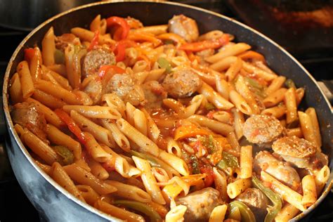It's filled with over 200 recipes for quick and easy dinners that can be ready in thirty minutes or less. Jenn's Random Scraps: One Pan Italian Sausage and Pepper Pasta