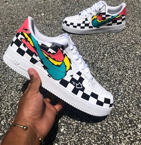 With a custom design inspired by virgil abloh's insanely popular streetwear brand, @bramptoncustoms comes through again with a great take on these af1s. Idea by 𝙗𝙧𝙖𝙩 𝙗𝙖𝙗𝙮𝙮🍭 on KICK$ | Custom nike shoes, Nike air ...