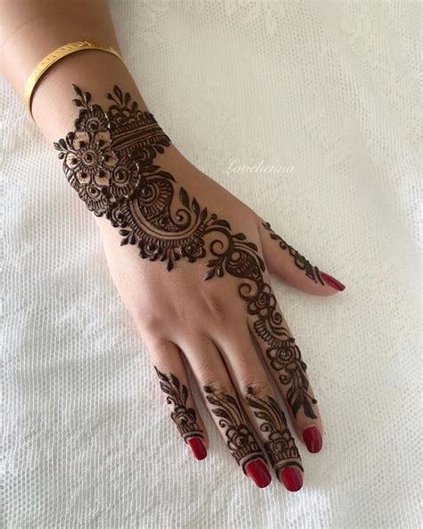 Stylish Back Hand Mehndi Designs For Bride