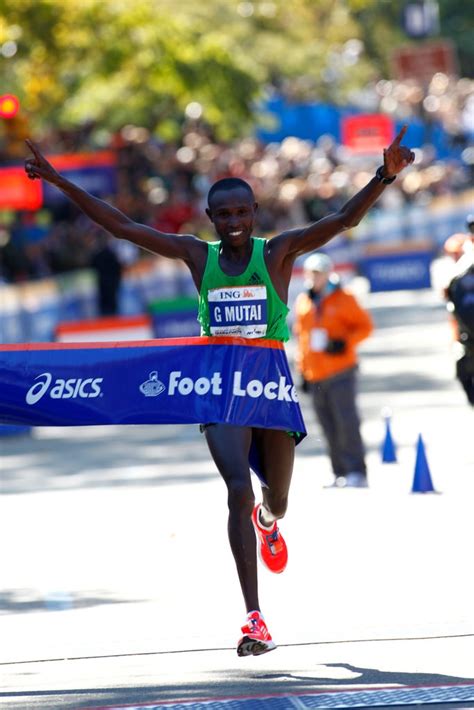 Geoffrey Mutai Wins New York Marathon In Course Record The New York Times
