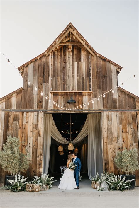 37 Barn Wedding Ideas For Any Yes Any Style