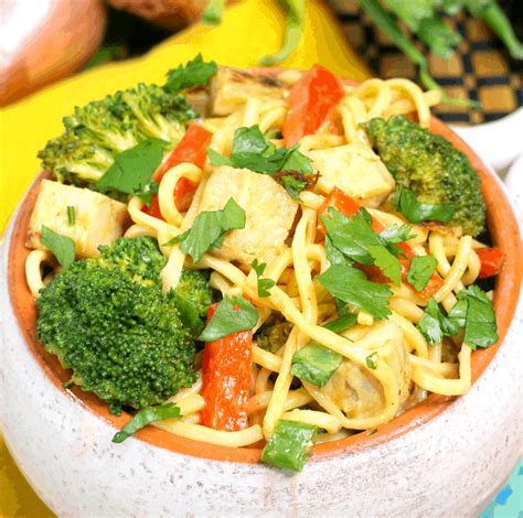 Place chicken mixture on top, seal and cook for 5 minutes, with a quick release. Instant Pot Spicy Thai Chicken Lo Mein - Sweet Pea's Kitchen