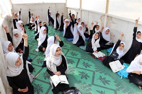 Taliban Delays Opening Afghan Schools For Girls Above Sixth Grade The