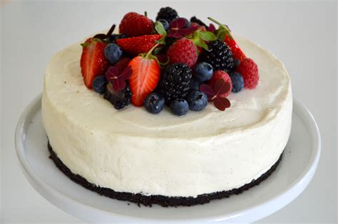 Hvid chokolade cheesecake med friske hindbær