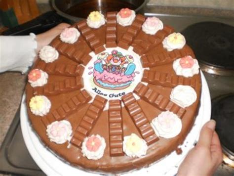 Die flüssige zartbitterschokolade sollte am rand des kuchens herunter laufen. Kinder-Schokolade Torte - Rezept mit Bild - kochbar.de