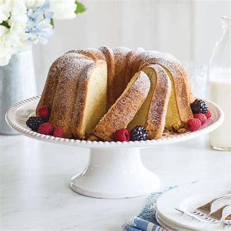 How to make paula deen's cream cheese pound cake: Paula Deen Buttermilk Pound Cake