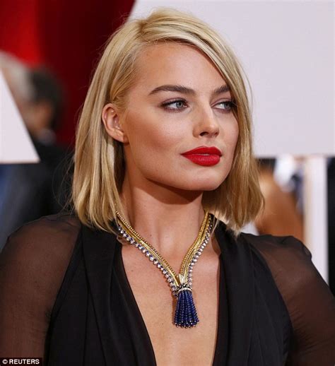 Margot Robbie Wears 15m Van Cleef And Arpels Zipper Necklace To Oscars Daily Mail Online