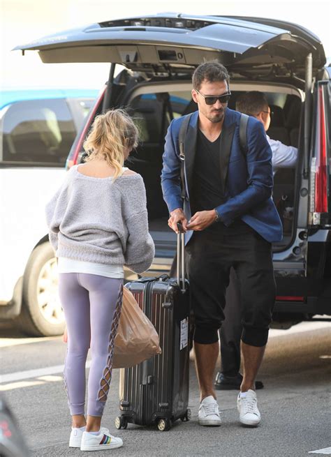 Hilary duff‏подлинная учетная запись @hilaryduff 1 апр. Cathy Hummels at LAX Airport -01 | GotCeleb