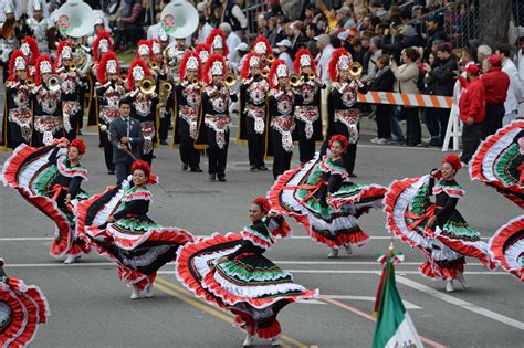 Best 2017 Rose Parade Photos: Floats, marching bands and Rose Queen