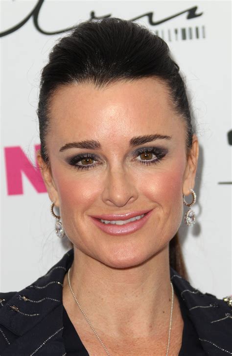 Cast:brandi glanvilledenise richards dorit kemsley erika girardi kyle richards lisa rinna lisa vanderpump teddi mellencamp arroyave get more bravo: Kyle Richards Smoky Eyes - Kyle Richards Makeup Looks ...