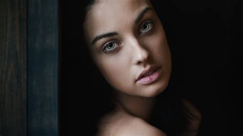 Blue Eyed Alla Berger Russian Brunette Model Girl Wallpaper 004