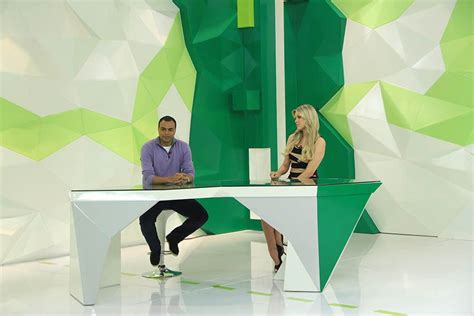 Imagine uma mesa redonda onde o assunto é futebol e predominam discussões . "Jogo Aberto" hoje (24/07/2013): Jogador Vagner Love troca ...