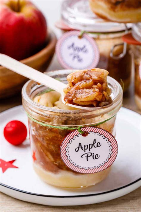Add all the sugar, spices, and applesauce, and mix well. The Best Homemade Apple Pie In a Jar - Miss Wish