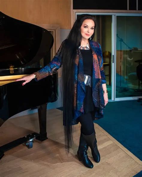 Who Is Crystal Gayle S Husband Her Impessive Net Worth