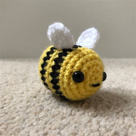 PATTERN Mini bee crochet pattern amigurumi cute bee tiny | Etsy