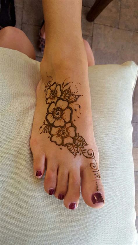 Pin By Cindy Cauwenberghs On Body Henna Mehndi Henna Designs Feet
