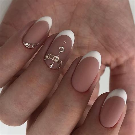 Stemming from the diy trend, another big look will be simple designs that work when the nails a similar look can be achieved at home with a fine glitter polish. juan alvear, aka nails by juan. 132 Spring Nail Art Designs | Best Polish Colors 2021
