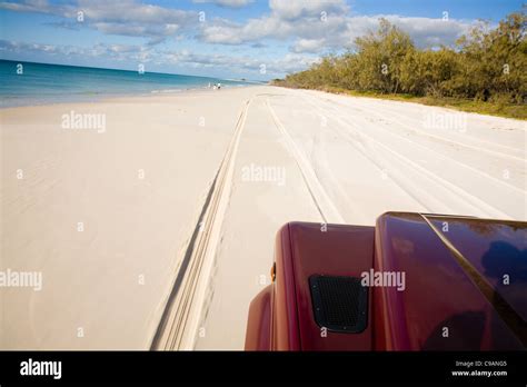 Mit Dem Geländewagen Fahren Entlang Der Küste Von Fraser Island Die