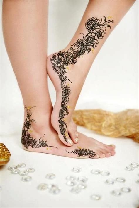 Henna dye has also been used for coloring you're probably used to only seeing henna on the hands and feet of women, but as you can see, it looks equally good as tattoos for men. 100+ Striking Henna Tattoos Design for Girls - Tattoosera