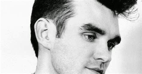Keren bukan gaya rambut morisey ? Gaya Rambut Pria Morrissey
