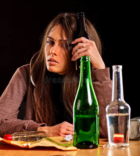 Woman Alcoholism Is Social Problem Female Drinking Cause Poor Health