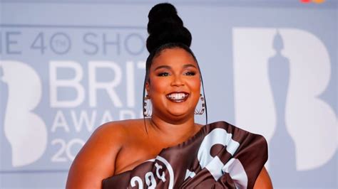 Lizzo Shares Adorable Video After Buying Mom A Car For Christmas Blavity News