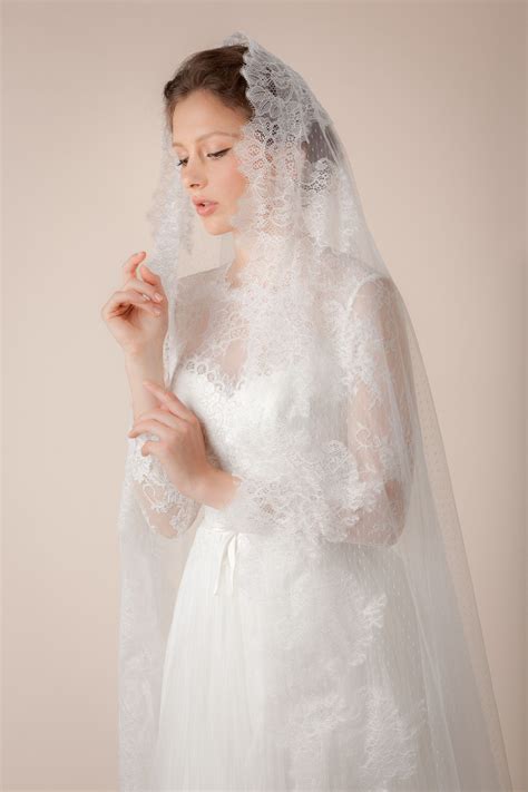 Chantilly Lace Trims Bridal Mantilla Veil Style 316 Bridal Veils