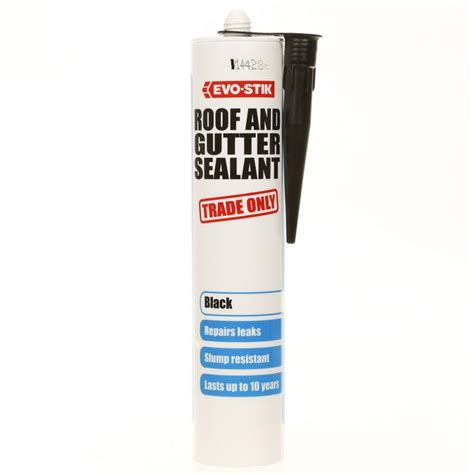 Joint clean and ready for sealant application. Evo-Stik Roof & Gutter Sealant Black 310ml