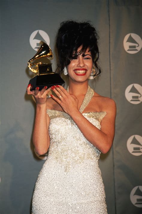 Everything you need to know about selena quintanilla perez. Selena Quintanilla TV Series on Netflix Details | POPSUGAR ...