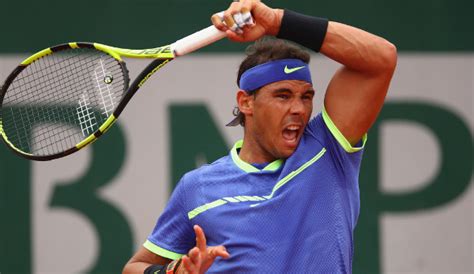 Rafael nadal is one of the most successful players of all time but most of all, he is known as the king of clay on the tennis court. So spielst du eine effektive Vorhand aus dem Halbfeld