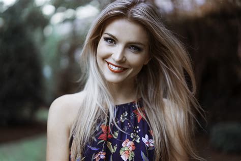 wallpaper blonde depth of field smiling red lipstick portrait face women outdoors