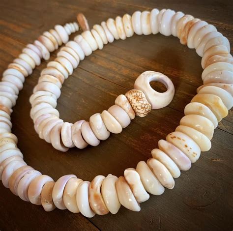 Heirloom Hawaiian Puka Shell Necklace With Amazing Colors Etsy Puka