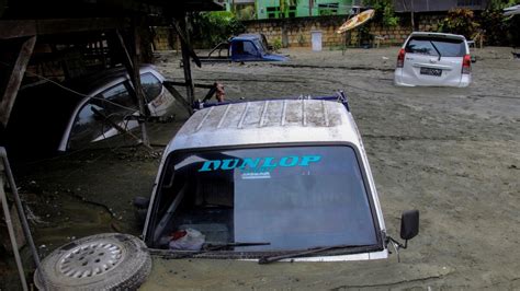 Death Toll In Indonesia Flooding Landslides Rises To 89