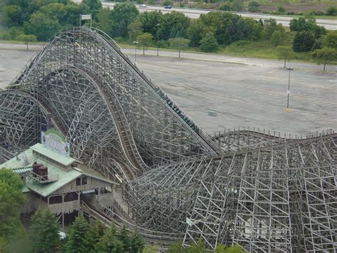 File:Six Flags Great America - Viper roller coaster.jpg - Wikipedia