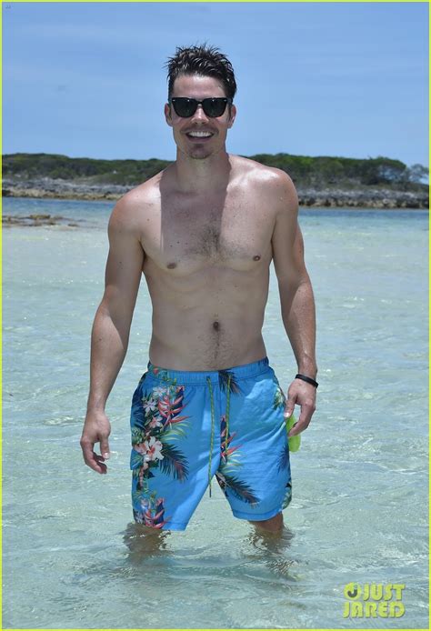 Josh Henderson And Graham Rogers Go Shirtless In The Bahamas For Beach