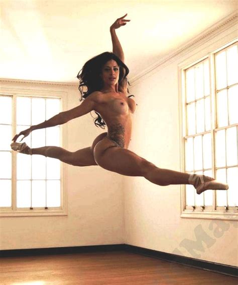 Ballerina Aline Riscado Nude