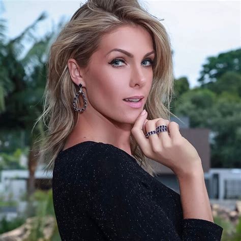 ana hickmann picture