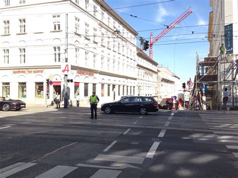 Kurz nach 16 uhr meldete ed netze, dass alle kunden wieder versorgt seien. Stromausfall Wien / Stromausfall In Wien Alsergrund Und ...
