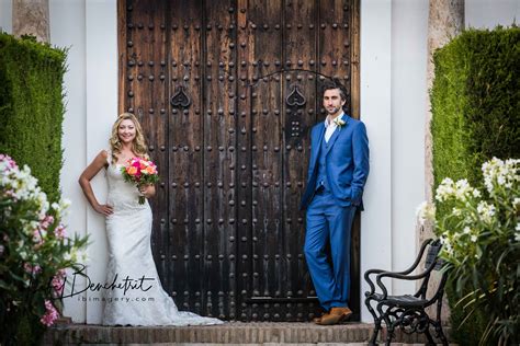 Wedding photographer based in spain, photographing natural and intimate weddings around the world. Excellent photographer Spain