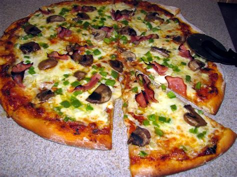 Mia Cucina Green Pepper Onion Mushroom And Ham Pizza Stuffed