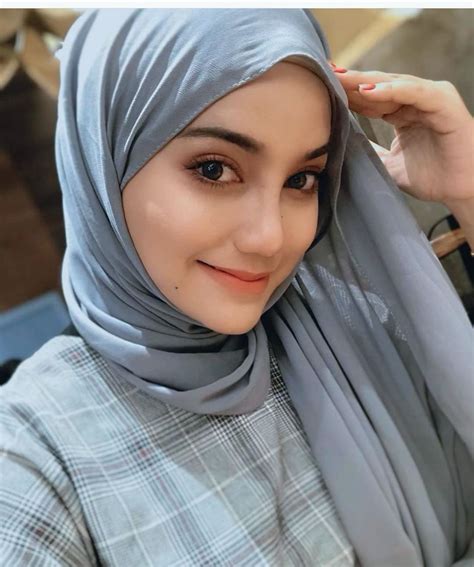 Yuna Zainal “ok Belanja Selfie Before Tidoq Nite Sweet Dreams ” Beautiful Hijab Girl Women