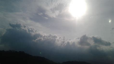 Gambar terkait dengan foto dalam mobil fortuner malam hari. Foto Mega Di Langit Sore Hari Yang Indah