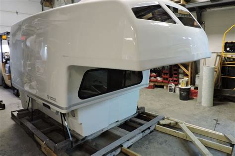 Ctb Manufactures High Quality 65 Walk In Fiberglass Truck Bodies For