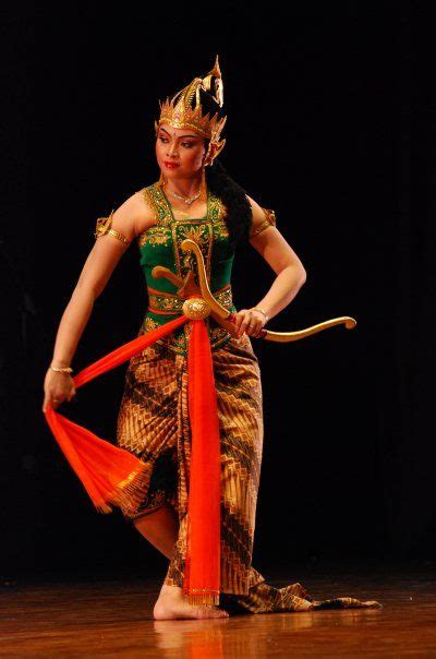 Deepa Respati Penari Tradisi Jawa Isi Surakarta By