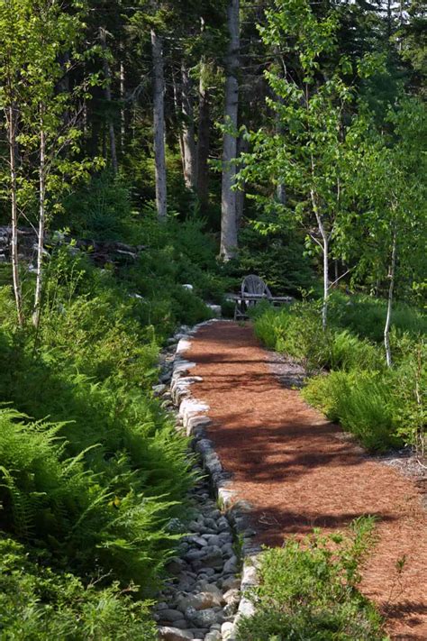 A garden path is more than just a space that enables you to move between garden beds. 21 Inspiring Ideas For The Ultimate Garden Paths And Walkways