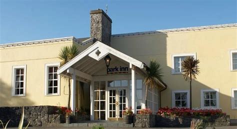 Gæster, som ankommer i bil, har adgang til parkering. Park Inn Shannon Airport