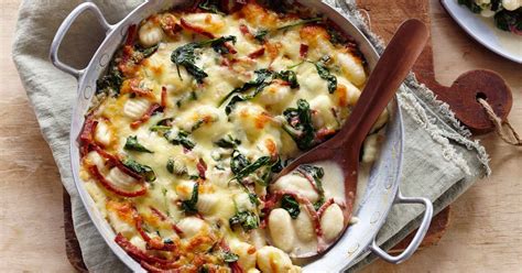 Cheesy gnocchi bake