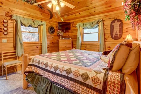 Not just for ski seasons; Peaceful Cabin With Hot Tub in Pigeon Forge, Tennessee